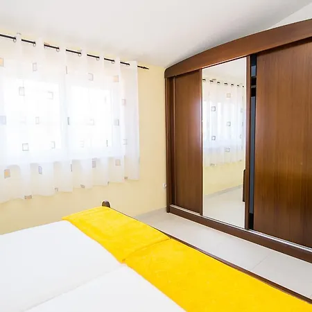 Apartmani Pavo Apartment *
