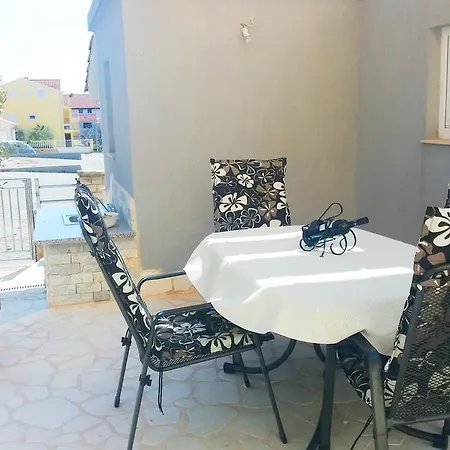 Apartmani Pavo Apartment *