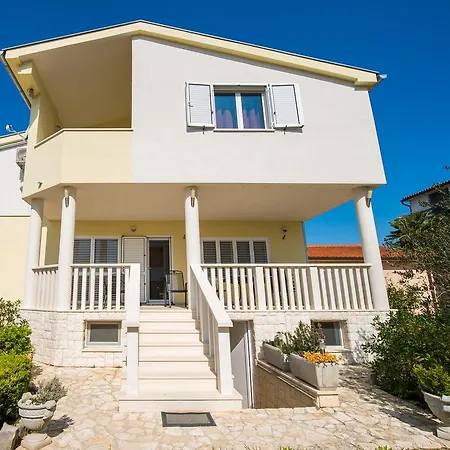 Apartmani Pavo Apartment *